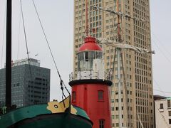 赤い灯台が可愛い海洋博物館。