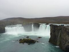 ゴーザフォスはアイスランド語で「神々の滝」の意味だそうです
