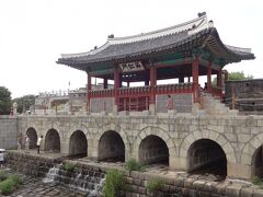 華虹門(ファホンムン)。
水原八景にも選ばれている門です。