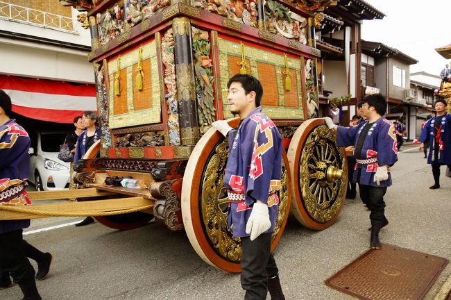 曳山の組み立てには、祇園祭の山鉾と同じく釘は一本も使わず麻縄や楮（こうぞ）の皮を使用して組み立てていくそうです。