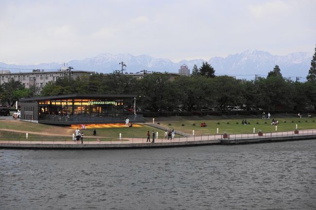 スターバックス！<br /><br />世界で最も美しいスタバに2008年に選ばれました。<br /><br />開放的なテラスでいただく一杯！