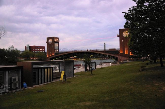 もう少し暗くなるまでいるべきだったかな？<br /><br />もっとクッキリとしたライトアップが見れたのですが、少々お疲れモードで燃料（アルコール）切れのためにチェックインに向かいます。