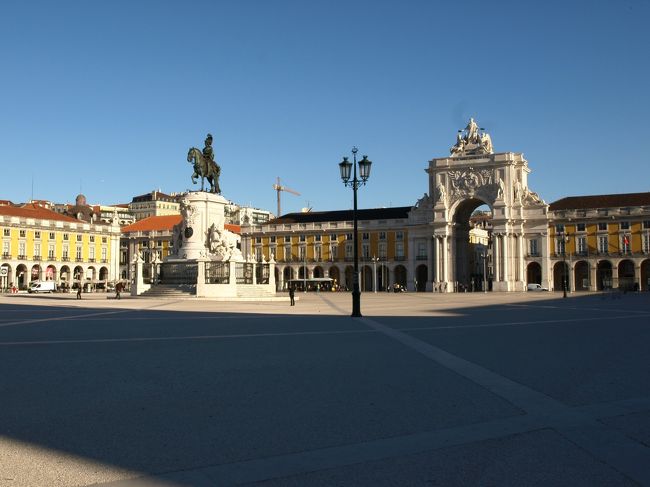 明日はとうとう帰国の日<br /><br />シントラにも再度行きたかったけど、リスボンもほとんど観光してないってことで、今日はシントラに行くのを諦めた<br /><br />残念ながらシントラのペナ宮行けず…。。