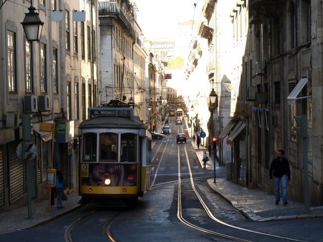 静かな時間の中のトラム