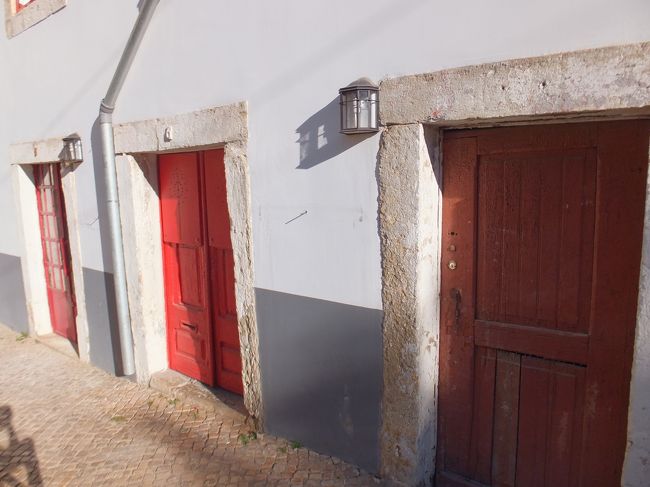 背の低いドア<br /><br />油断してると頭打っちゃうね〜(;・∀・)