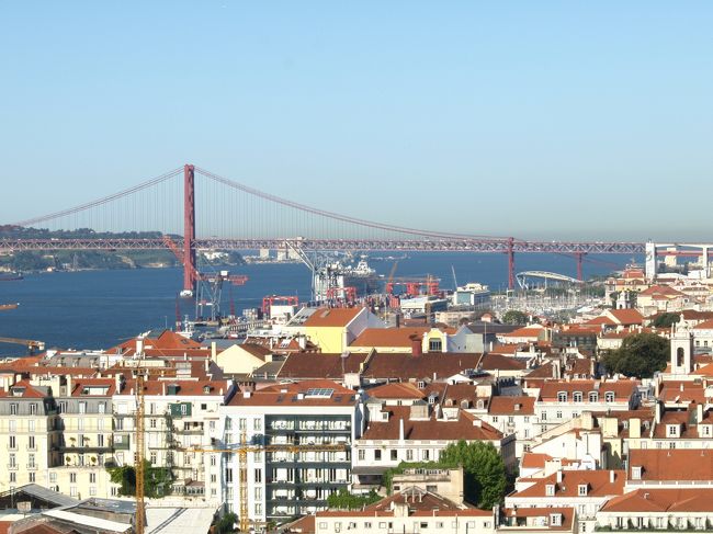 テージョ川にかかる橋<br /><br />４月２５日橋って言うらしいんですが、本当？