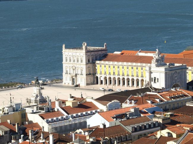 今日のSTART地点であるコメルシ教会も見える