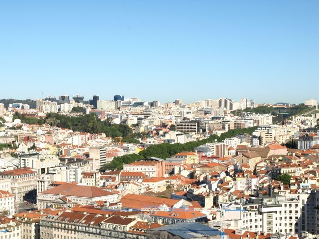 左のほうには近代的なビルがあった<br /><br />ここに来て初めて見たかも