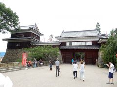 さて、松代を後に上田城へ向かいました。高速を使いすぐでしたね。

真田時代の櫓ではありませんが、現存櫓が嬉しいですね。