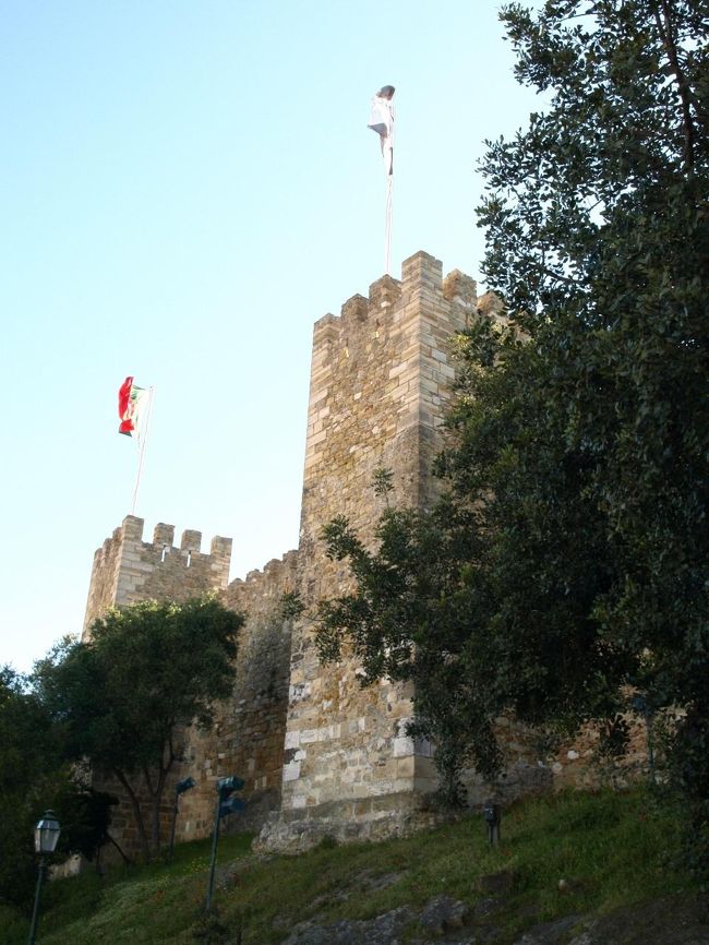 この後に行った場所からもよく見えた<br /><br />キレイに映らなかったけど、ポルトガルの国旗ってかっこいいんです