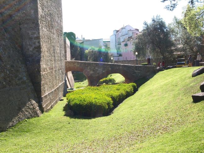 ではあの石橋渡って、内部へ潜入