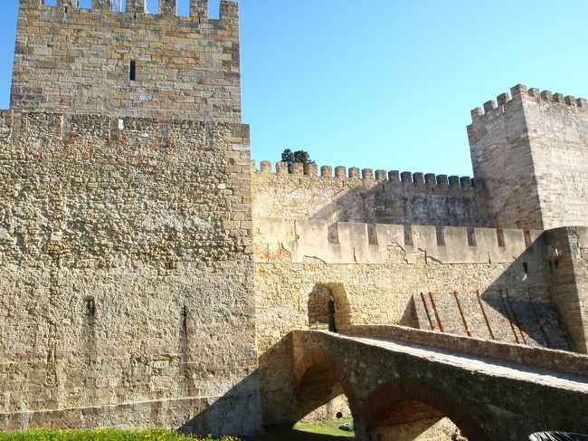 「ｘｘはお城に入りました　金１００ゲットしました」みたいなゲームにありそうなお城♪