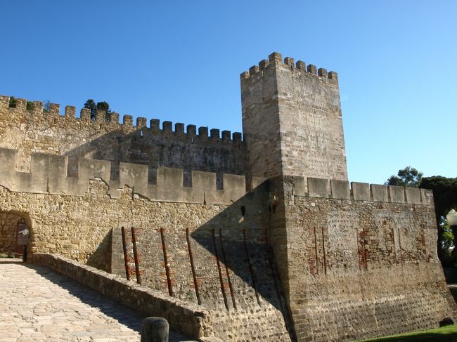 すべて石<br /><br />頑丈そうだけど、ちょっとお堅い感じがする