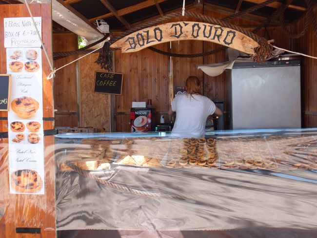 この展望台には出店が数軒あった<br /><br />街でよく見かけたエッグタルト<br /><br />映ってないけど、棚いっぱいのエッグタルトｗ<br /><br />おいしそ〜！！