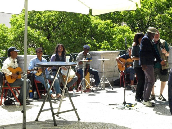 演奏もしてた<br /><br />平日だが、観光客いっぱい<br /><br />ポルトガルは観光立国だった<br /><br />がんばれ日本