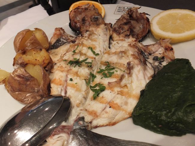 お魚のグリル<br /><br />付け合わせのポテトが甘くっておいしい〜<br /><br />右側のほうれん草は少し微妙であるが、お魚おいしい