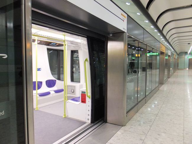 広い空港やのぉ