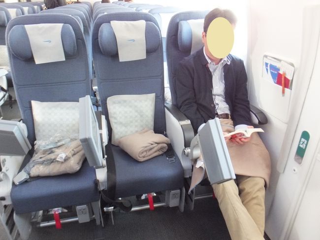 やっぱり狭いよ〜<br /><br />帰りの１０時間はちょっと辛かったな。。。