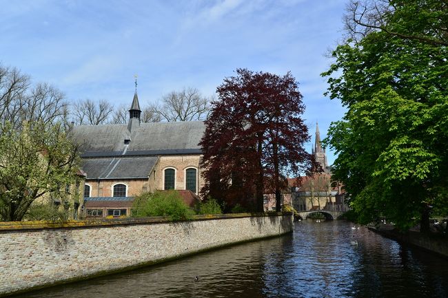 運河の右手にビール醸造があるそうです。
