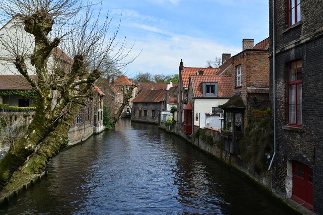 右手の運河、グルーニング美術館方面です。