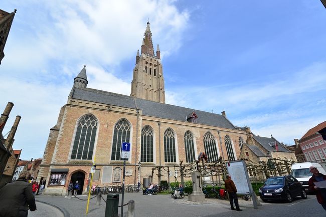 聖母教会です。<br />塔の高さは１２２ｍです。