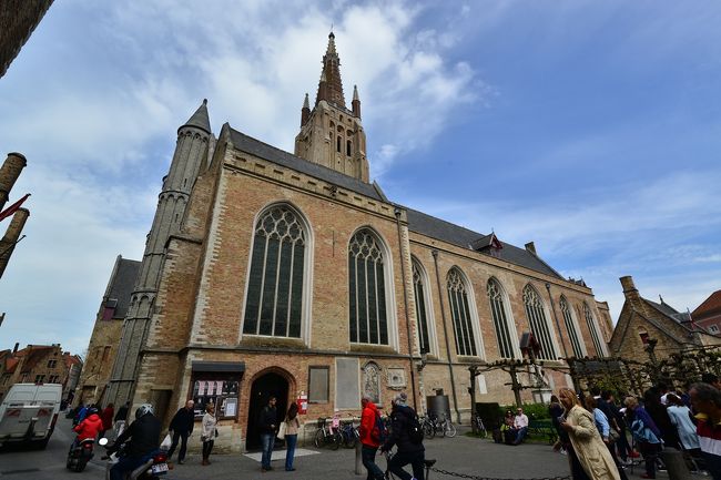 １３〜１５世紀に様々な建築様式で建てられたそうです。