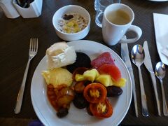 6：00起床、7：00朝食
ホテルのバイキングだけど、見たことのないお料理がいくつかありました。
スコットランドの郷土料理だそうです。
ブラディプディングは癖がありますが、少しいただくだけならなら、おいしいと思いました。