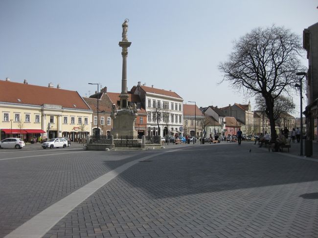 楕円形をした旧市街から出て北方向を見学に行きます。<br />火の見塔から環状道路に出たところ。<br />Varkerulet と Ikvahid の交差点。Ikvahid に進みます。