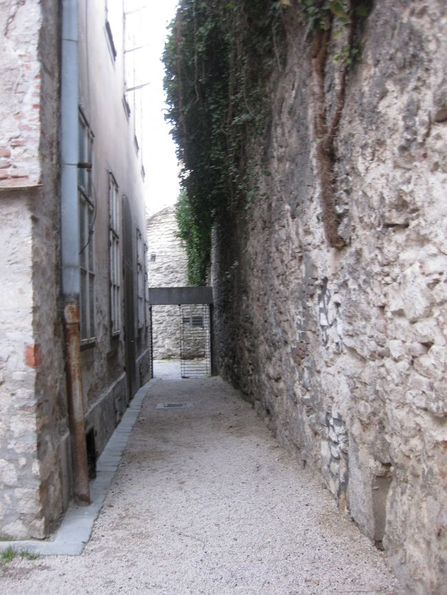 城壁遊歩道を行く。