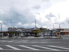 12：30頃、宮古駅前に到着。
右の方に見えるのが三陸鉄道北リアス線の宮古駅。
帰りの新幹線の都合のため、宮古で過ごす時間はほとんどない。