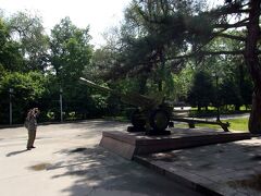 公園には大砲が展示されていることが多い。