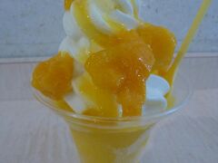 マンゴーパフェ