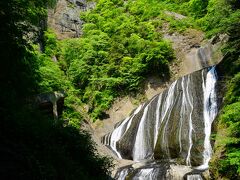 奥久慈の名瀑，袋田の滝が姿を現しました。
