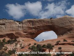 ウィルソン・アーチ(Wilson Arch)

国道191号線(U.S. Route 191)に面する天然橋です。


ウィルソン・アーチ：https://en.wikipedia.org/wiki/Wilson_Arch
国道191号線：https://en.wikipedia.org/wiki/U.S._Route_191
天然橋：https://ja.wikipedia.org/wiki/%E5%A4%A9%E7%84%B6%E6%A9%8B