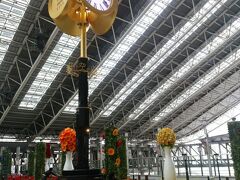 今日の待ち合わせはここ。
大阪駅の時空の広場です。
今日も新しいディン友さん何名かとお会いします♪

昨日ディン友さんが案内してくれたので、スムーズに来られました。