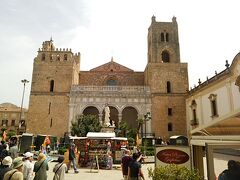 最初の観光地です。モンレアーレ大聖堂
