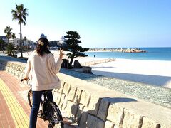 まずは、白良浜から三段壁へ
白良浜を右側にシーモアの方向へ進みます。


白良浜は今日もバッチリ！きれいでした( ´∀｀)b