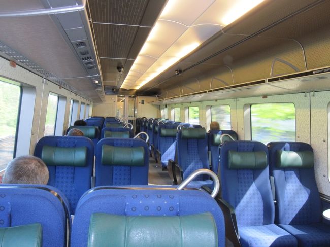 綺麗な列車ないです。