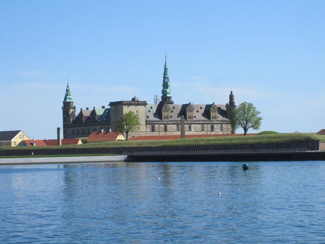 遠くに世界遺産のクロンボ―城が見えて来ました。