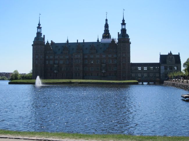 本来なら湖面に美しい姿が有る筈でしたが、、、。