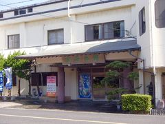 天候もイマイチで、とにかく風が強くて、もう一ヶ所  神社に行く予定でしたが
明日に変更して　少々早いですが　宿でのんびりすることに
翌朝、宗像大島に船で向かうため　この日の宿は、神湊港そばの「玄海旅館」