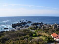 朝、室戸岬の突端から太平洋を眺めました。