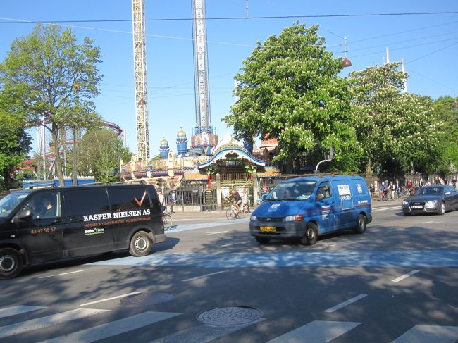 駅隣のチボリ公園です。