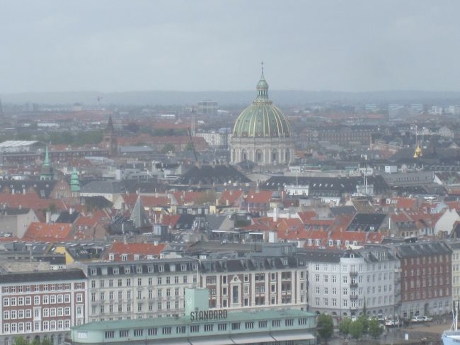 展望台からの眺望です。<br /><br />遠くにフレデリスク教会が見えています。