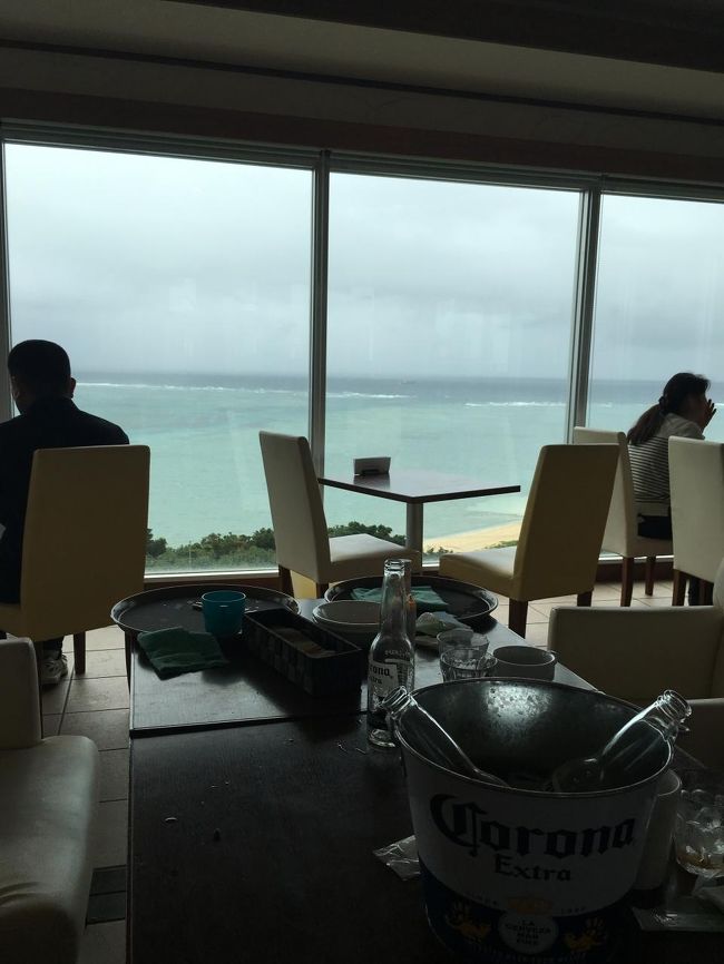 ここはオーシャンビューcafeとして、いろいろな雑誌に<br />紹介されていますが、ほんとにすごい立地です。<br /><br />曇ってなかったらなあ。。