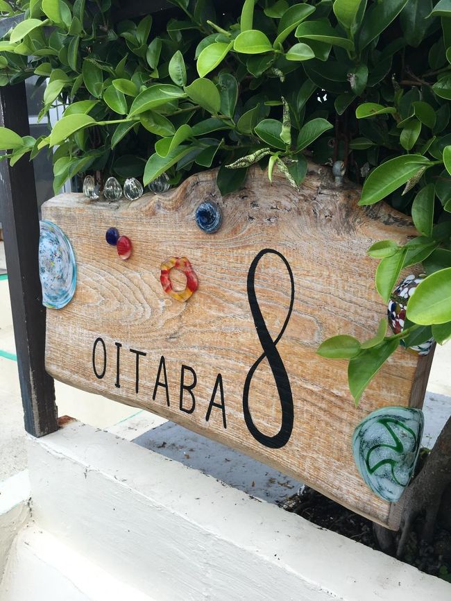 アトリエといっしょにお店があり、とても小さいです。<br />そんななかガラスのかわいい髪ゴム、ネックレスを購入。<br /><br />ネックレスはチェーンの長さを希望のものにつけかえてくれるなど<br />丁寧な接客に感動。<br /><br />沖縄くるたびに訪れたいお店です。