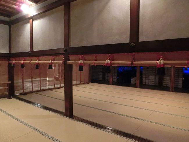 こちらの部屋のお庭でライトアップがされています。