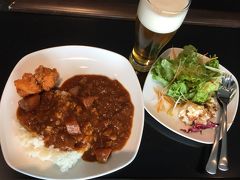 ビジネスクラスなので、機内で十分食事は出るとわかっていても、このラウンジのカレーは止められない。