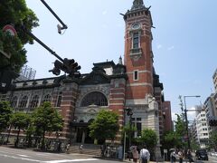 地上に出ると開港記念会館。
ここでも少し方向感覚を見失います。コンビニでミネラルウォーターを仕込んで目的地に向かいます。