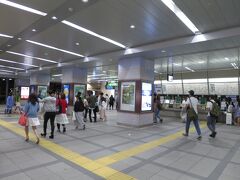 JR桜木町駅のコンコースを抜けて、